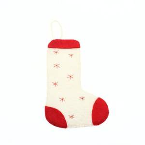 Calcetín Navideño de Lana Hecho a Mano, Ecológico, Suave, Rojo y Blanco, Mini Adorno Colgante, Decoración Clásica - Product Image 1