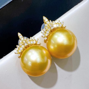 Boucles d'oreilles polyvalentes en or 18 carats avec perles rondes de 12-11 mm, micro-imperfections, aiguilles en or naturel, perles tendance, pour le quotidien, avec boîte cadeau - Product Image 2