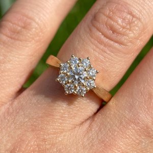 Elegante Anillo de Plata con Moissanita, Corte Brillante Redondo, Joyería Fina Brillante, Regalo de Moda para Mujer - Product Image 1