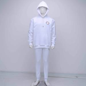 Chándal con capucha para hombre de primera calidad con logotipo personalizado, fabricado en algodón blanco con logotipo bordado en el pecho. - Product Image 1