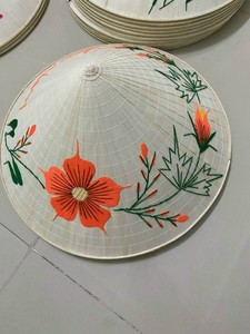 Sombrero Cónico Tradicional de Hojas de Palma de Bambú Hecho con Hojas de Palma Seleccionadas para Productos Culturales y Distribución Global - Product Image 6