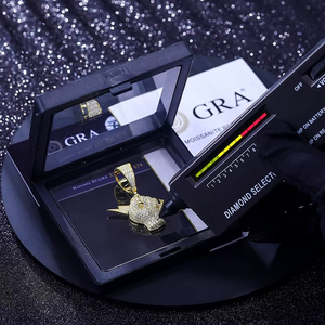 จี้รูปสายฟ้าชุบทองคำขาว เงินแท้ 925 พร้อมเพชรโมอิสซาไนต์สี D ระดับความสะอาด VVS1 สร้อยคอฮิปฮอปสำหรับผู้หญิงและผู้ชาย - Product Image 4