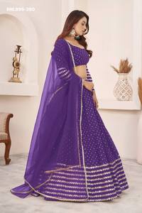 Ensemble Lehenga et Choli en Georgette de Qualité Supérieure avec Broderie Zari, Multiples Paillettes, Petits Motifs et Dentelle, Style Can-Can - Achat en Ligne Inde - Product Image 2