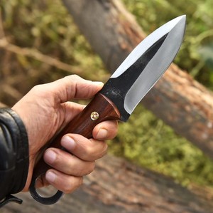 Cuchillo de Caza de Hoja Fija Hecho a Mano de Acero al Carbono con Punta Caída y Agujero para el Dedo, Mango de Palisandro, Funda de Cuero, Personalizable OEM/ODM, 8.5 pulgadas - Product Image 4