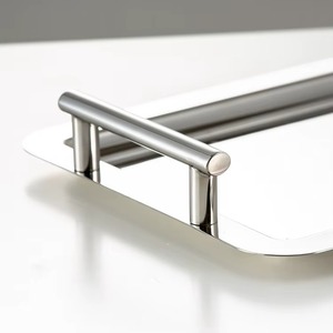 Plateau décoratif rectangulaire en métal avec poignées, design minimaliste, emballage en une seule pièce - Product Image 2