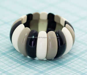 Bracelet de mode en résine de finition mate multicolore Accessoire confortable et élégant - Product Image 6