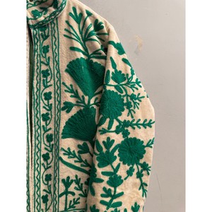 Veste en velours Suzani unisexe pour femmes, veste brodée à la main avec des motifs floraux, style bohème hippie, doublure intérieure en coton - Product Image 6