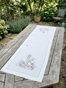 ผ้าปูโต๊ะปักลายดอกไม้สีขาวสไตล์โมเดิร์นสั่งทำขายส่ง คุณภาพสูง งานฝีมือปักลายดอกไม้ ซักได้ ทนทาน เหมาะสำหรับใช้ในบ้าน - Product Image 4