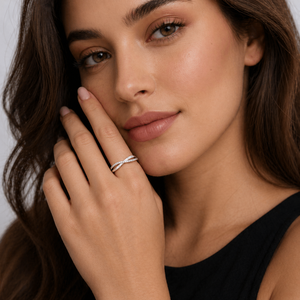 Bague en argent sterling 925 pour femme, motif croisé ondulé avec zircone cubique, finition polie, élégante et moderne, pour usage quotidien, mariage ou fête - Product Image 1