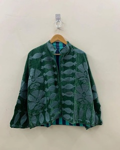 Chaqueta Bordada Suzani de Terciopelo Hecha a Mano, Estilo Bohemio, Étnico, Vintage, para Mujer - Product Image 1
