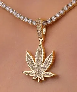 Vente en gros Tishya Diamond Iced Leaf Brilliant Cut Moissanite Diamond Look 925 Sterling Silver Gold Plated Women's Hip Hop Jewelry - Product Image 3