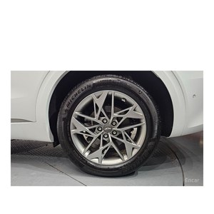 Genesis GV70 2.5T 2024, Gasolina, Tracción en las Cuatro Ruedas, Caja de Cambios Automática, Asientos de Cuero, Cámara Trasera, 26,799 km, Volante a la Izquierda - Product Image 4