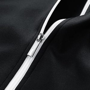 Ensemble de survêtement pour homme noir à rayures rouges, col montant, fermeture éclair intégrale, en polyester tricoté respirant, style sportif, pour l'automne - Product Image 4