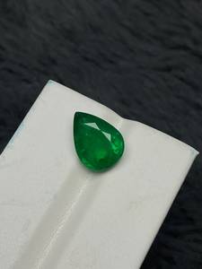 Piedra preciosa de esmeralda natural en forma de pera, verde intenso, suelta, para la elaboración de joyas. - Product Image 1