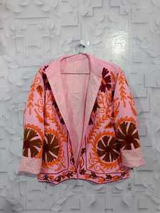 Veste courte en tricot floral brodée Suzani pour femmes Hak Enterprises, style ethnique traditionnel vintage en toile de coton - Product Image 4