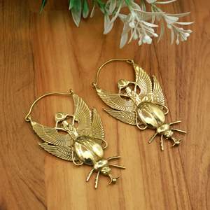 Boucles d'oreilles pendantes vintage en laiton, motif scarabée, d'inspiration égyptienne, bijoux en or antique pour femme - Product Image 5
