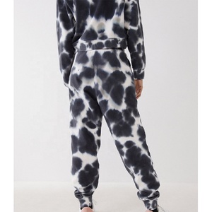 Ensemble de survêtement tie-dye haut de gamme en gros, sweat-shirt et pantalon surdimensionnés personnalisés pour les vêtements de sport, utilisation en extérieur, léger et confortable - Product Image 6