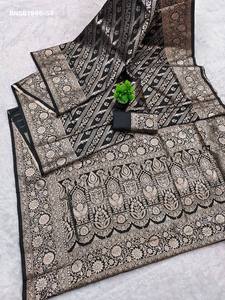 Sari de Seda Banarasi Pura de Primera Calidad con Flores y Meena en toda la prenda, y Pallu y Borde con Tejido Zari, Moda Femenina - Product Image 4