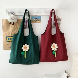 Bolsa de Mano de Algodón 100% con Estampado de Letras y Bolsillo Frontal, Roja y Verde, Informal, para Compras - Product Image 1