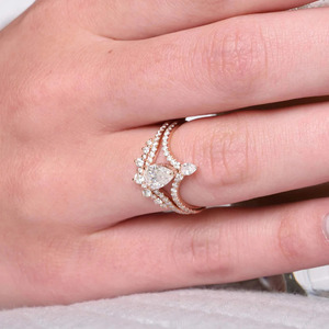 Bague de fiançailles en or blanc avec diamant de laboratoire taille poire et diadème - Product Image 2