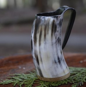 Mug Viking en corne de buffle naturelle écologique de qualité supérieure, style religieux, fait main avec poignée en bois, best-seller, vente chaude - Product Image 1