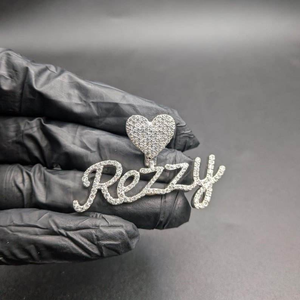 Colgante de moissanita personalizado con nombre, colgante de corazón con letras estilo hip hop, joyería de lujo para hombres y mujeres. - Product Image 5