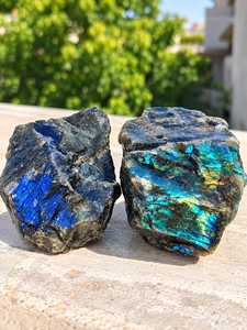 Pierre brute de labradorite naturelle non polie, spécimen minéral brut, gemme à reflets bleus, pierre de guérison, vente en gros - Product Image 1