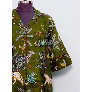 Chemisier en coton élégant pour femme, style bohème, imprimé jungle fait main, robe décontractée bohème avec taille naturelle et détails boutonnés - Product Image 2