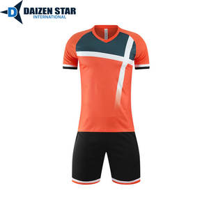 Tenue de club de printemps à manches courtes personnalisable avec nom et numéros d'équipe, 100 % polyester, anti-bactérienne, séchage rapide, respirante, impression par sublimation - Product Image 5