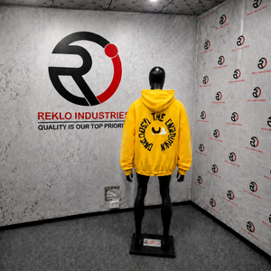 เสื้อฮู้ดซิปสีเหลืองขายส่ง ทรงปกติ ผ้าฝ้ายเฟรนช์เทอร์รี่ สวมใส่สบายๆ สำหรับฤดูใบไม้ร่วง พิมพ์ลายโลโก้ด้านหน้า สไตล์คนเมือง ทรงหลวม ใส่สบาย ลดราคา - Product Image 4