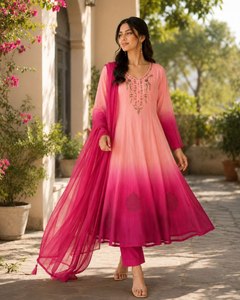 Conjunto de pantalón y kurti acampanado de gasa con bordado en el cuello, estilo Anarkali, en tono ombre rosa, ropa étnica india, salwar kameez pakistaní. - Product Image 3