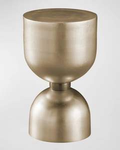 Table d'appoint industrielle en métal alliant charme rustique et rangement fonctionnel pour la décoration d'appartements urbains - Product Image 1