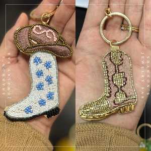 SHANNON'S JEWELRY BAR Porte-clés mousqueton en feutre écologique tissé, brodé à la main, avec motif de botte de cowboy perlée et motif de fruits, pour sac - Product Image 3