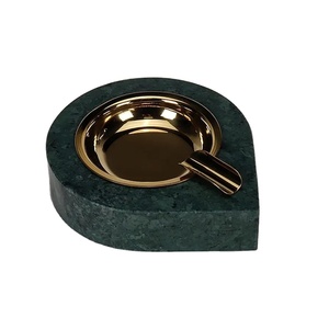 Cendrier classique sans fumée élégant en métal antique pour utilisation en voiture Plateau à fumer artisanal avec logo personnalisé pour l'approvisionnement de la maison de l'hôtel - Product Image 1