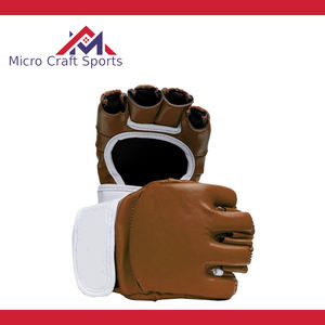 Gants de boxe et de MMA professionnels en cuir PU avec logo personnalisé, fermeture réglable, antidérapants, sangle de poignet ajustable, fabriqués au Pakistan - Product Image 4