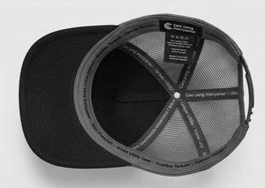 Gorra Trucker Negra de Malla con Logotipo de Goma en Relieve en el Panel Frontal, Unisex, Ajustable, de Seis Paneles, Estilo Casual - Product Image 2