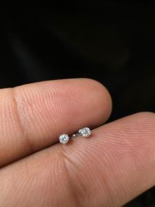 Boucle d'oreille minimaliste en or 10 carats avec diamant de laboratoire de 2 mm pour piercing Daith - Product Image 5