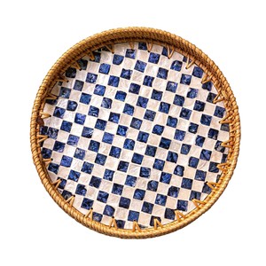 Plateau de service contemporain en rotin et nacre pour maisons modernes - Product Image 1