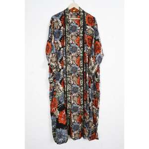 Kimono 100% Soie de Créateur, Robe Décontractée Vintage à Col en V et Manches Longues, Vêtement de Nuit Exclusif, Tenue d'Intérieur, Cache-maillot de Bain - Product Image 4