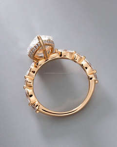 Anillo de Diamantes de Corte Pera Premium para Mujer en Oro Amarillo, Engaste Clásico con Puntas, Regalo de Compromiso, Aniversario y Boda, Joyería Fina - Product Image 4