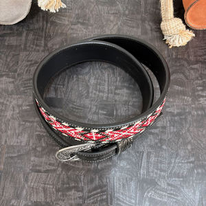 Ceinture en cuir western artisanale de qualité supérieure avec incrustation de perles rouges et blanches et boucle en argent gravée - Product Image 5