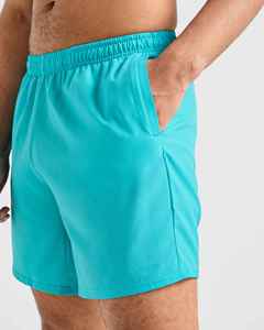 Shorts de bain pour homme en vert menthe uni, à séchage rapide, avec taille élastique et poches, shorts décontractés, shorts personnalisés pour homme, vêtements de sport - Product Image 2