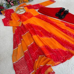 VASTRA COTTAGE Elegante Vestido Largo de Chifón Georgette con Mangas Largas y Dupatta Aari Espejado Hecho a Mano con Gotta Patti Dorado - Product Image 3