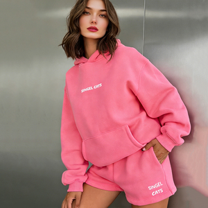 Survêtements personnalisés pour femmes, grammage lourd 500 GSM 350 GSM, en molleton polyester/coton, avec broderie, comprenant un sweat à capuche oversize et un short - Product Image 1