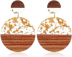 Boucles d'oreilles rondes en résine chic avec finition métallique éblouissante, modelées à la main et durables, décoration d'intérieur - Product Image 5