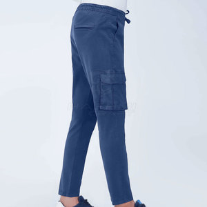 Jogging cargo légers et respirants pour homme, style utilitaire multi-poches pour un look moderne. - Product Image 5