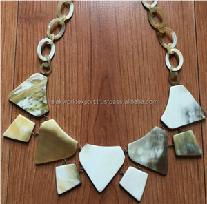 Collier pendentif en corne fait main, écologique, tendance moderne, style bohème chic, accessoire léger et durable, design unisexe, objet de collection artistique - Product Image 5