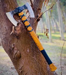 Hache viking en acier carbone forgé à la main avec manche en bois, cadeau de mariage, meilleur cadeau d'anniversaire pour lui. - Product Image 5
