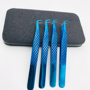 Pinzas para Pestañas MAHFOOZ INSTRUMENTS con Logotipo Personalizado, Herramienta de Volumen para Pestañas de Acero Inoxidable con Punta de Fibra, Probadas a Mano y Sostenibles - Product Image 3