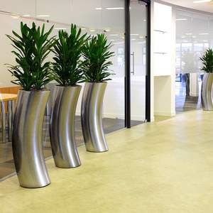 Jarrón de Latón Contemporáneo, Jarrón de Latón Minimalista, Jarrón de Latón Moderno para el Hogar, Jarrón de Latón con Acabado Elegante, Jarrón de Latón Estilo Estudio - Product Image 1